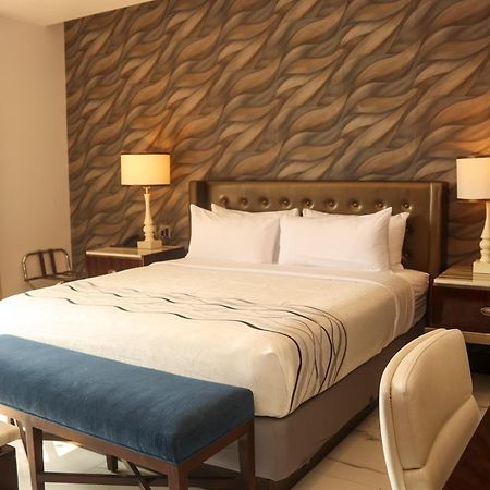 Hotel Grand One Plaza Tijuana Bagian luar foto