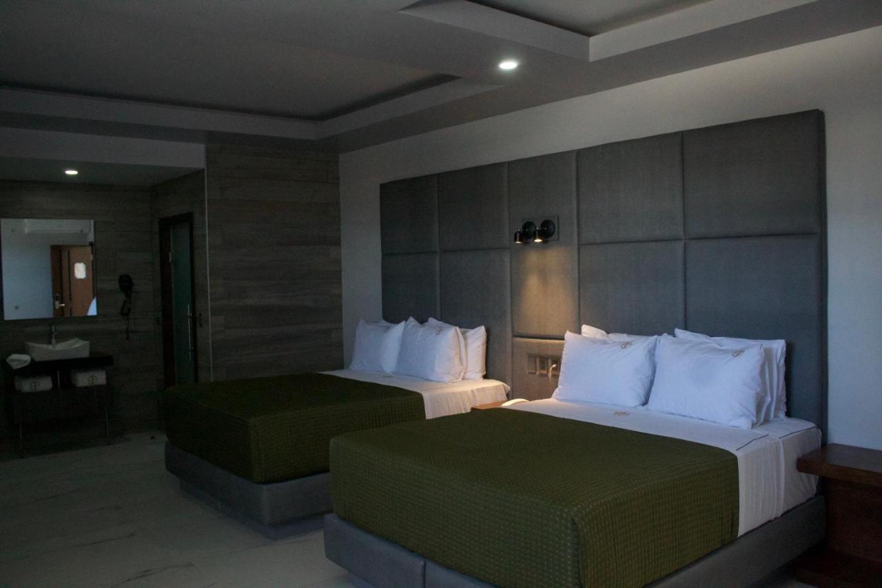 Hotel Grand One Plaza Tijuana Bagian luar foto