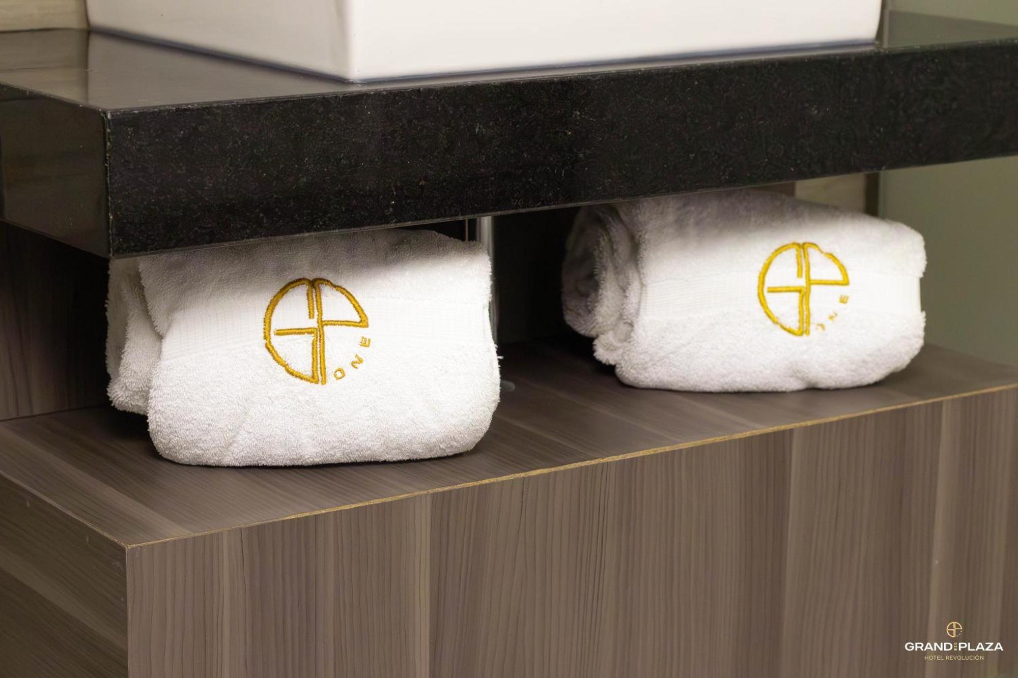 Hotel Grand One Plaza Tijuana Bagian luar foto