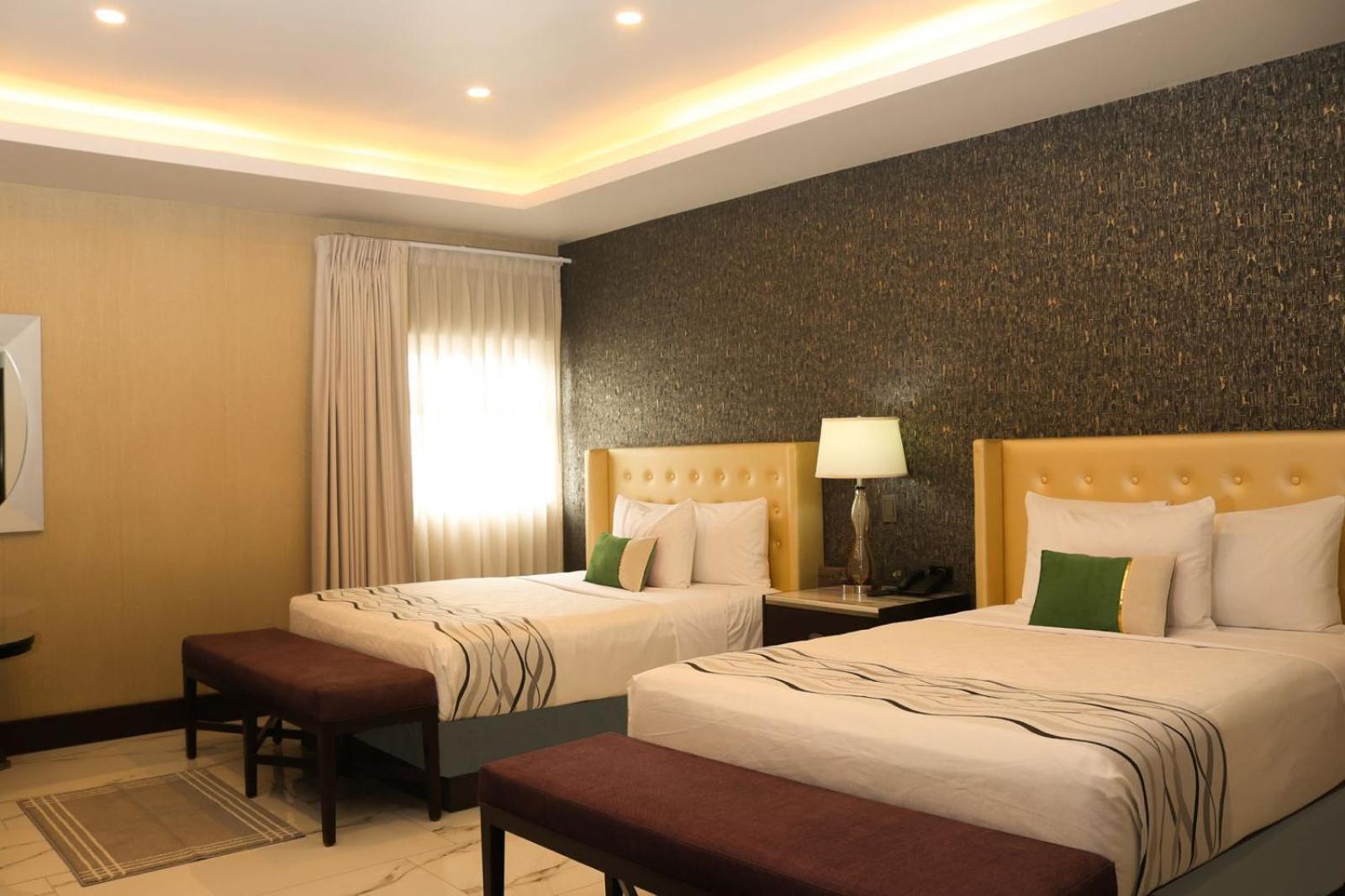 Hotel Grand One Plaza Tijuana Bagian luar foto