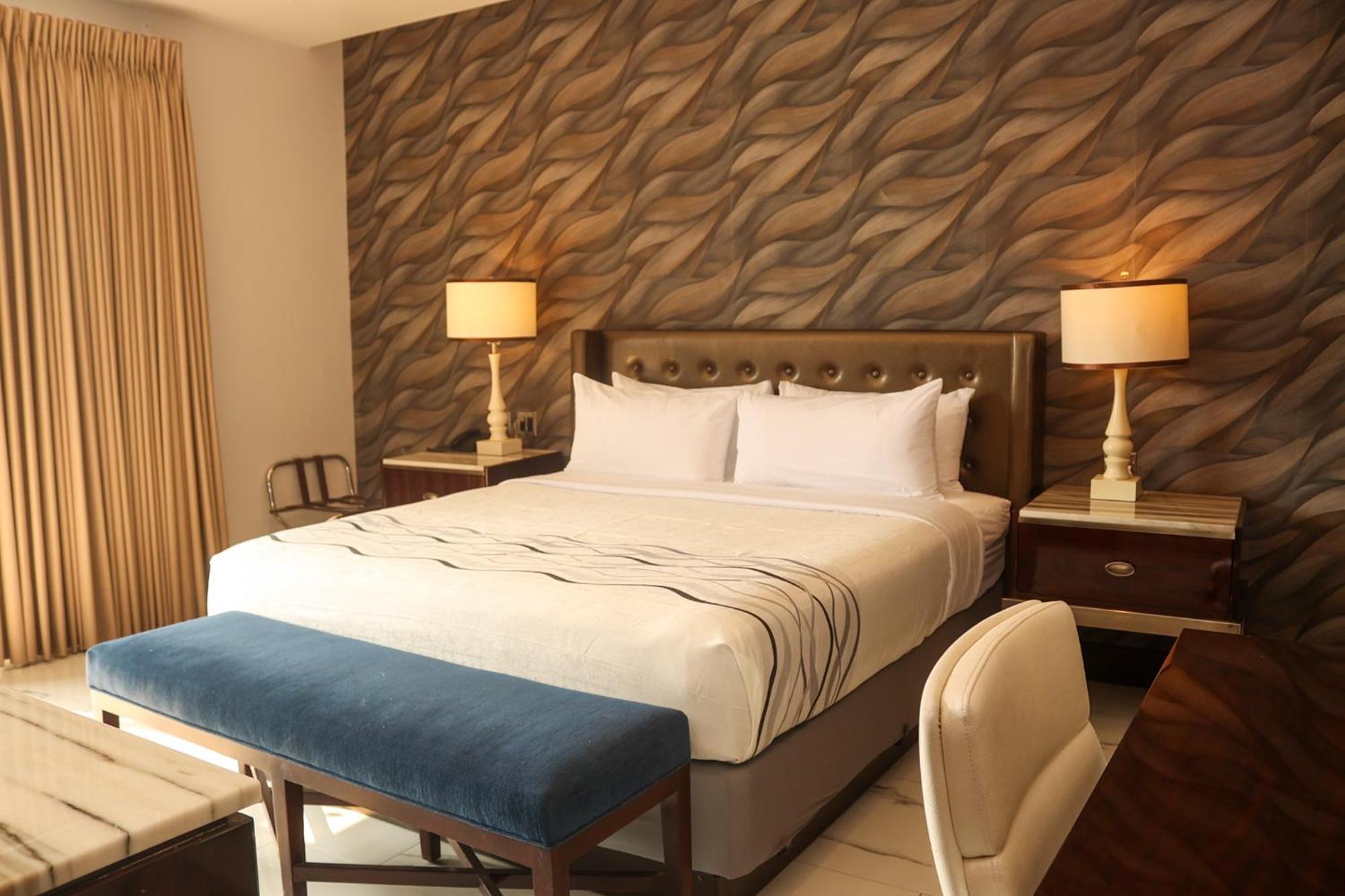 Hotel Grand One Plaza Tijuana Bagian luar foto