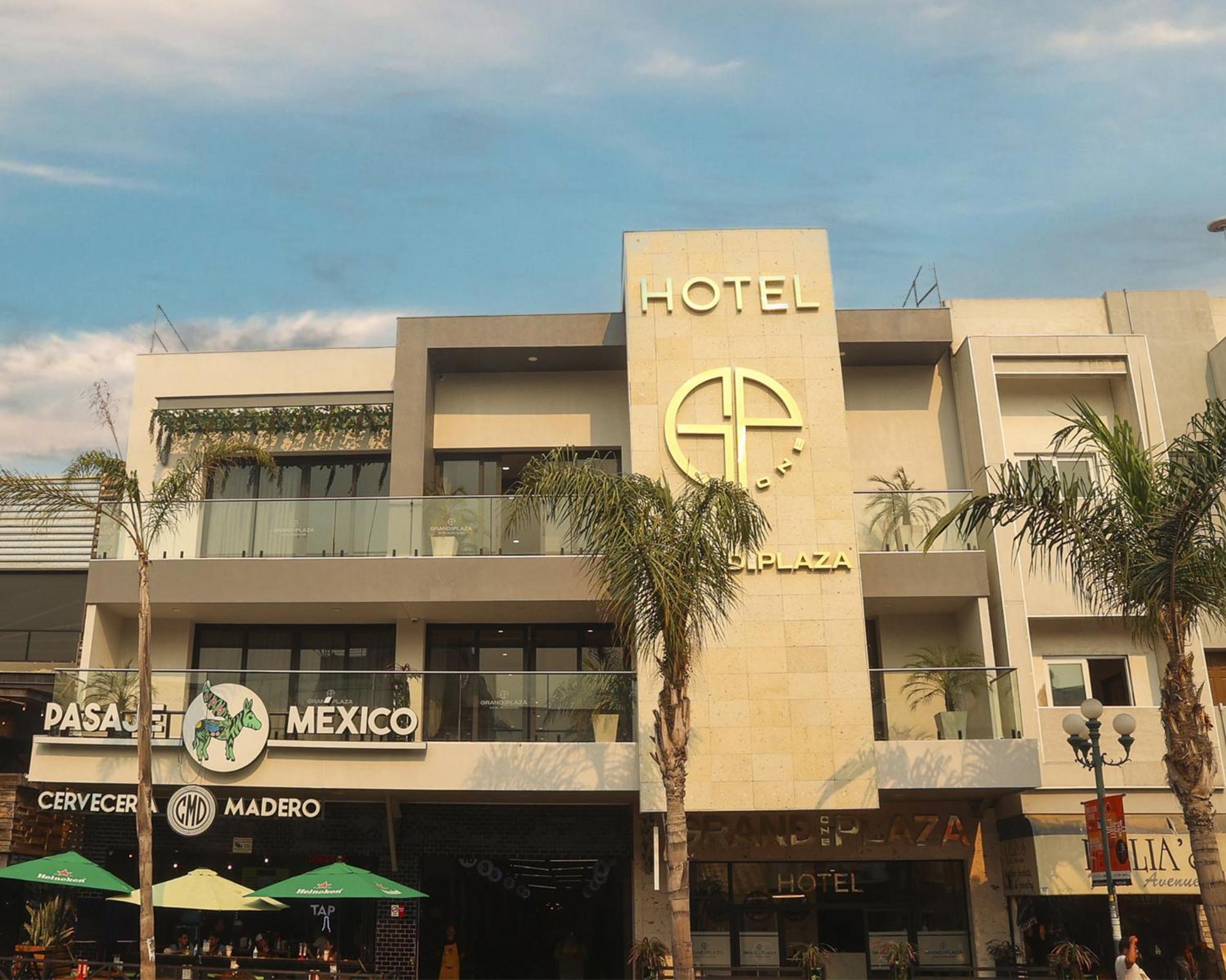 Hotel Grand One Plaza Tijuana Bagian luar foto