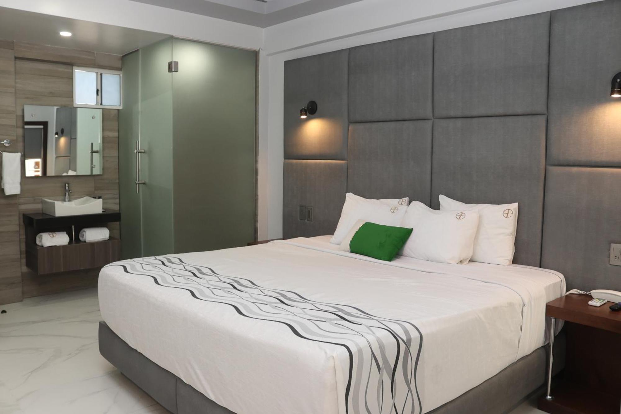Hotel Grand One Plaza Tijuana Bagian luar foto