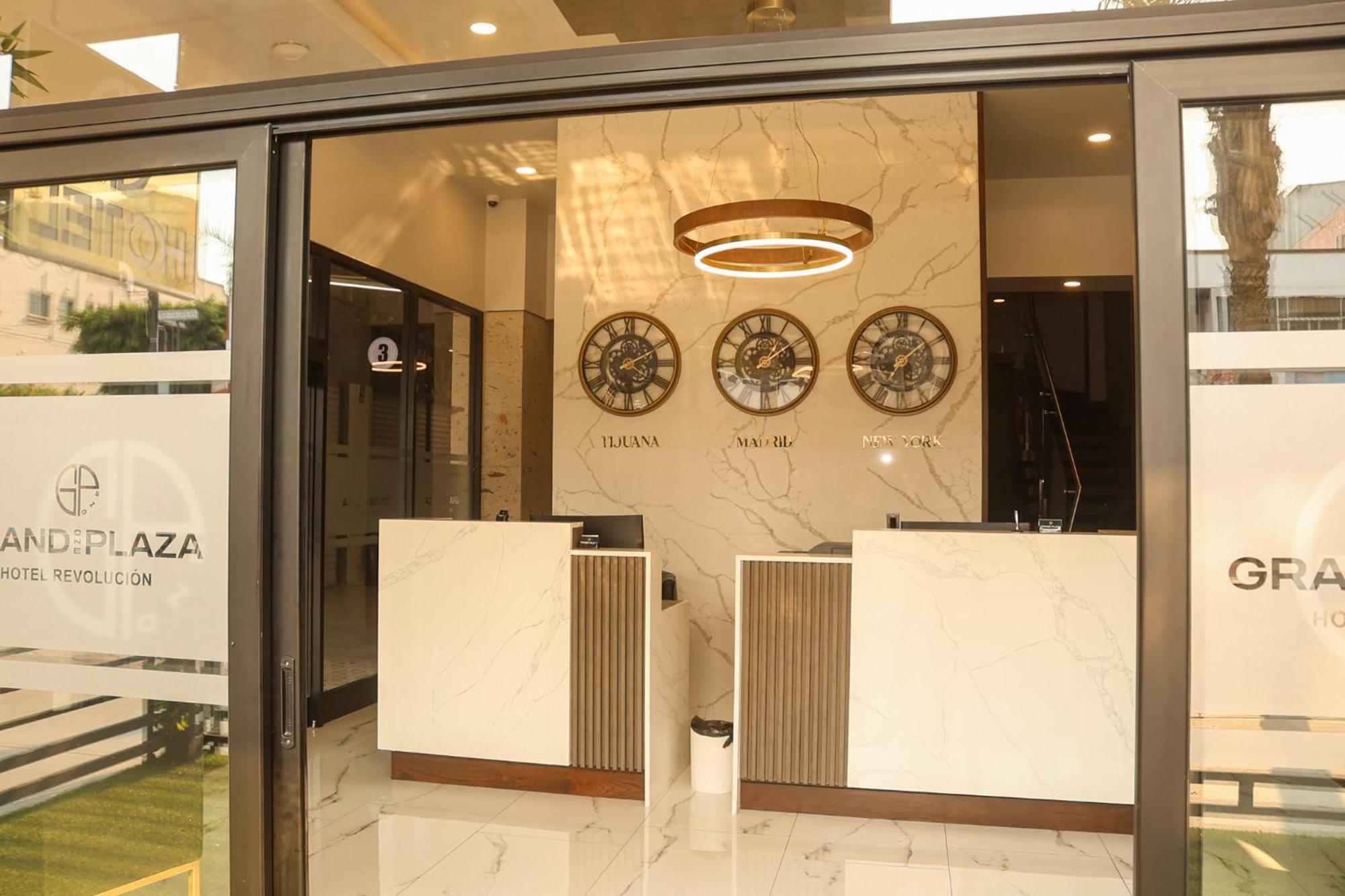 Hotel Grand One Plaza Tijuana Bagian luar foto