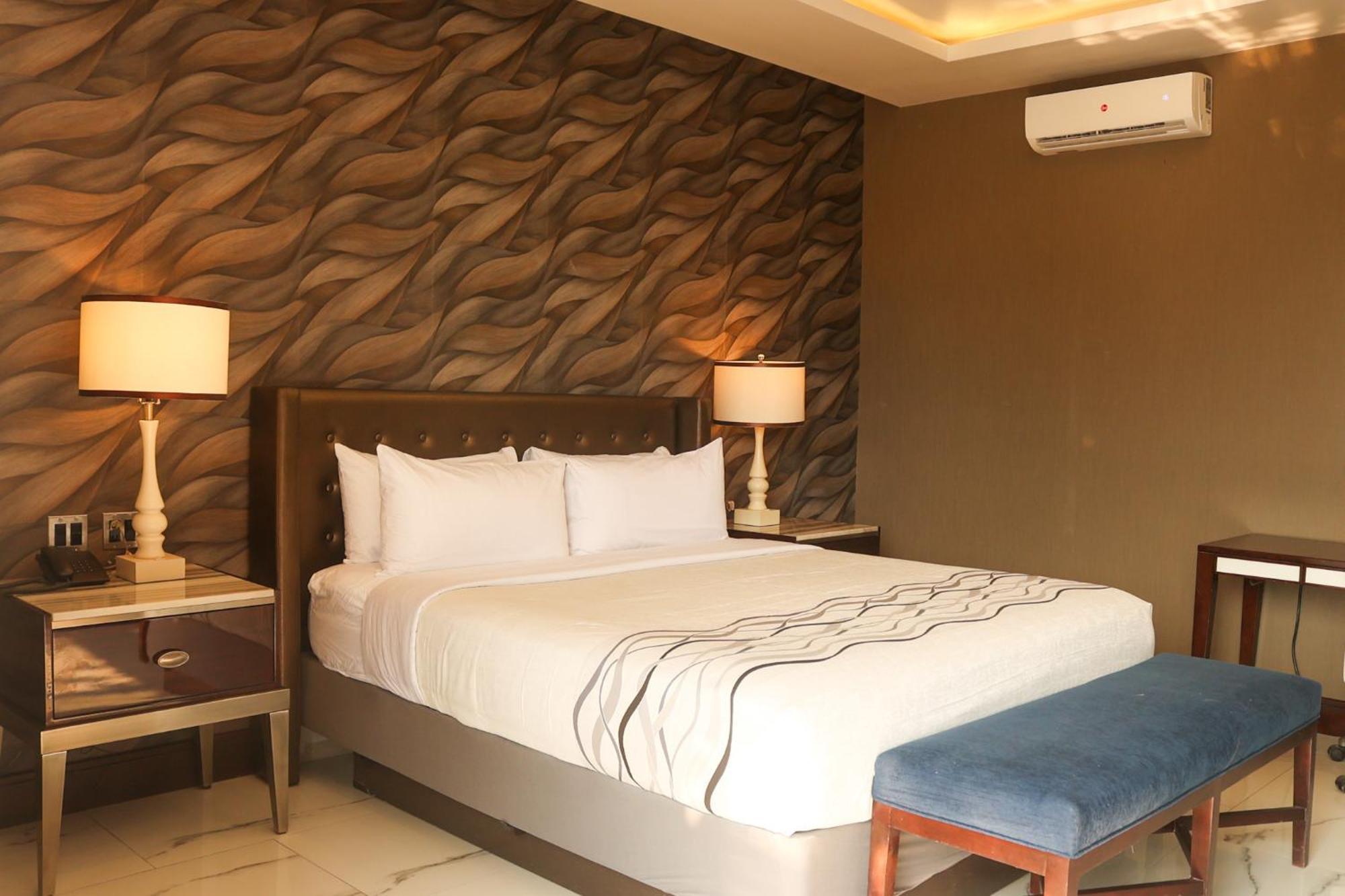 Hotel Grand One Plaza Tijuana Bagian luar foto